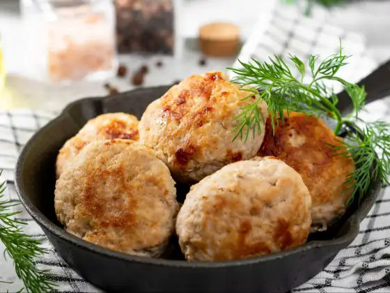 Kotlety mielone z indyka - prosty przepis na soczyste kotleciki
